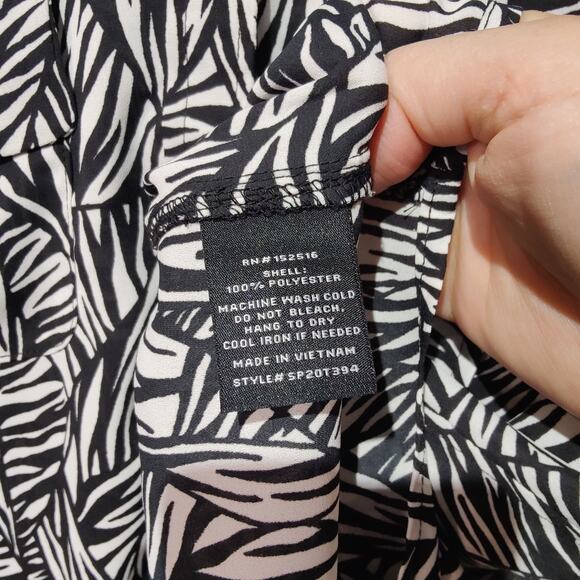 NWT Ryan Wythe Womens Plus Sz 1X Black White Button Up Shirt Flowy Lightweight - Picture 6 of 7